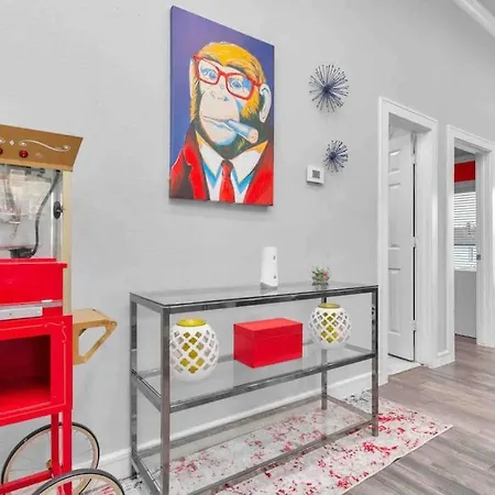 Villa Prolific Red Luxe: Private Deck + Stylish Living